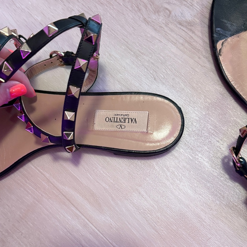 Valentino Black Leather Rockstud T-Strap Sandals with Gold Studs - Picture 7 of 8